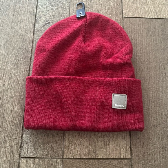 NEW Bench Knit Logo Beanie Hat Red - Picture 1 of 3